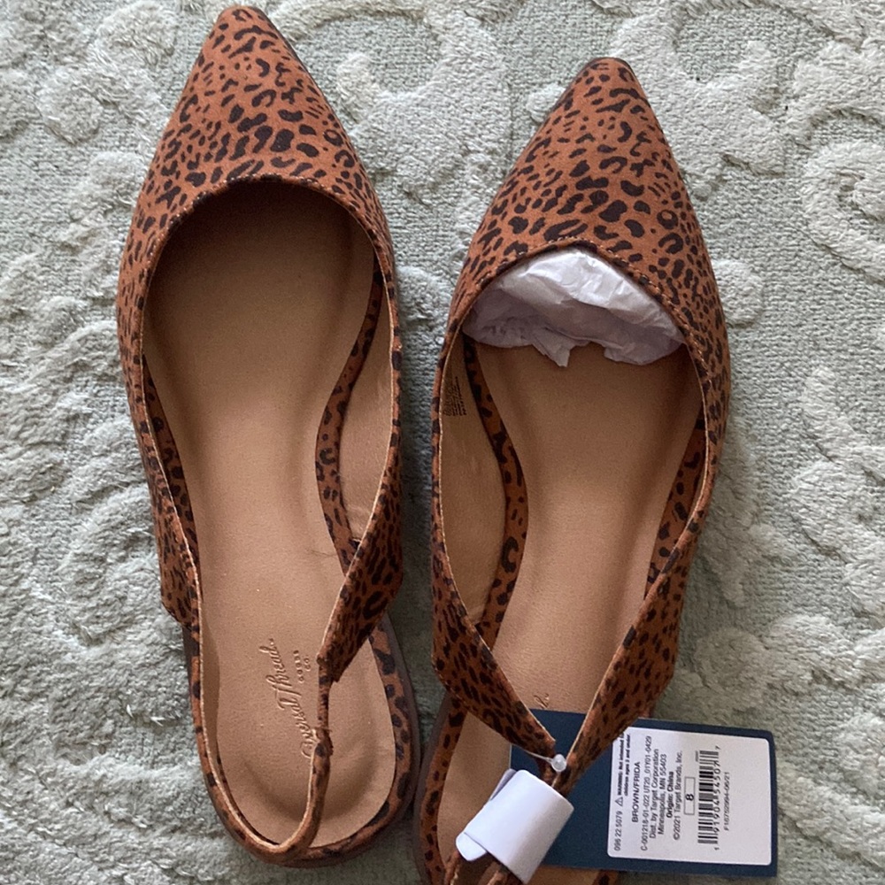 Pointy toe animal print sling back shoes